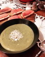 Суп-пюре из брокколи и шпината с плавленым сыром