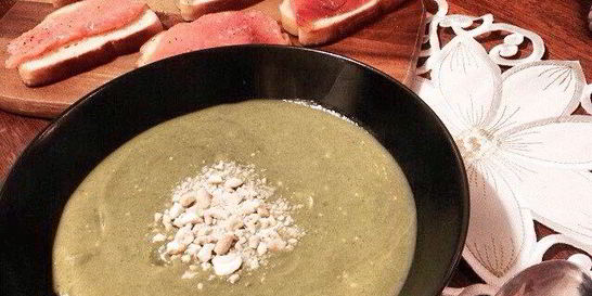 Суп-пюре из брокколи и шпината с плавленым сыром