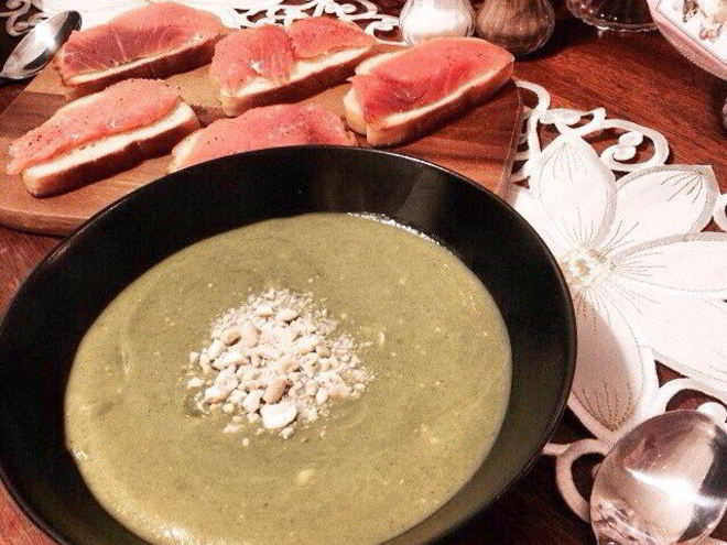 Рецепт супа-пюре из брокколи и шпината с плавленым сыром