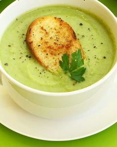 Суп-пюре из брокколи с гренками