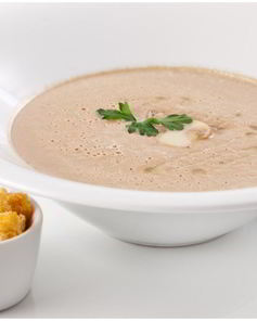 Суп пюре из грибов с кусочками картошки