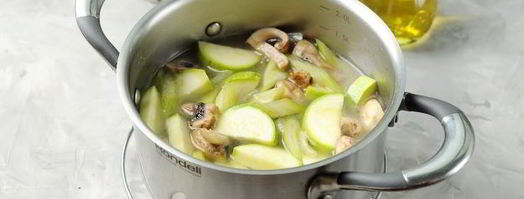 суп-пюре из кабачков с грибами и сельдереем. Шаг 5