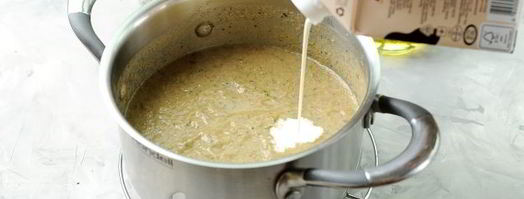 суп-пюре из кабачков с грибами и сельдереем. Шаг 9