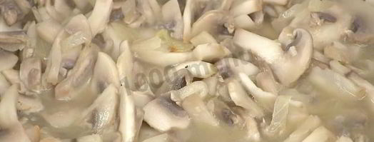 суп пюре из шампиньонов со сливками и мускатным орехом. Шаг 2