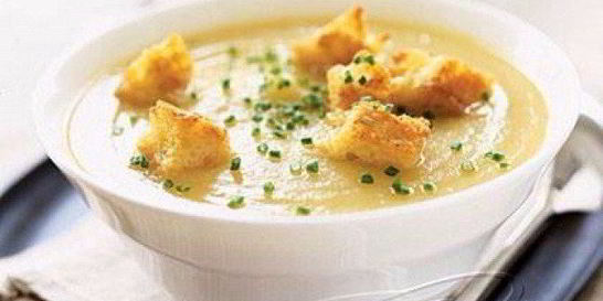 Суп-пюре из цветной капусты с пармезаном