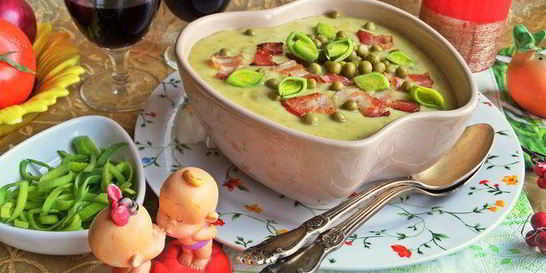 Суп-пюре картофельный с горошком и беконом