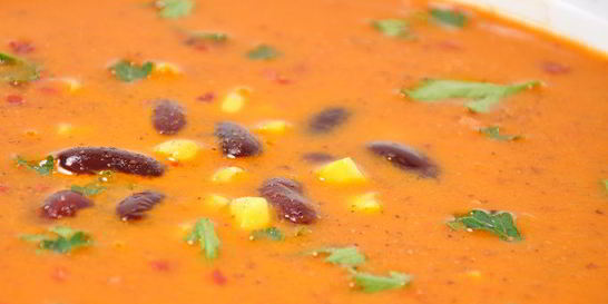 Суп-пюре с консервированной фасолью и томатами