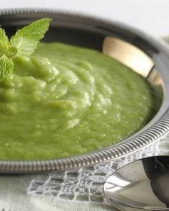 Суп-пюре с зеленым горошком, мятой и луком-пореем