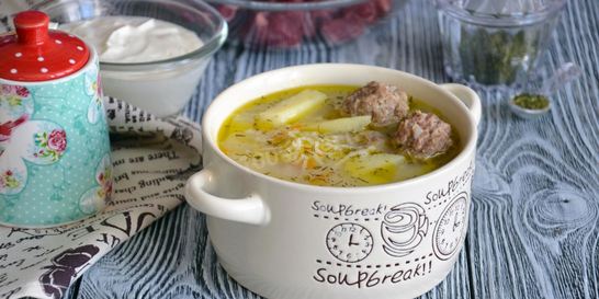 Суп с фрикадельками и рисом