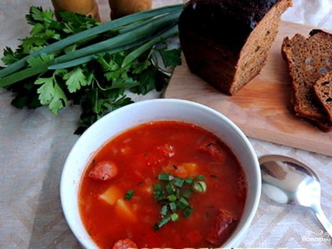 Рецепт томатного супа с охотничьими колбасками и фасолью