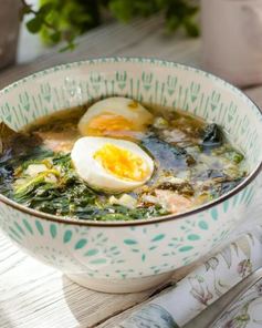 Весенний суп из говядины с щавелем и шпинатом