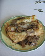 Блинчики с голубым сыром и шампиньонами