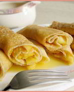 Блинчики с яблоками и фруктовым соусом