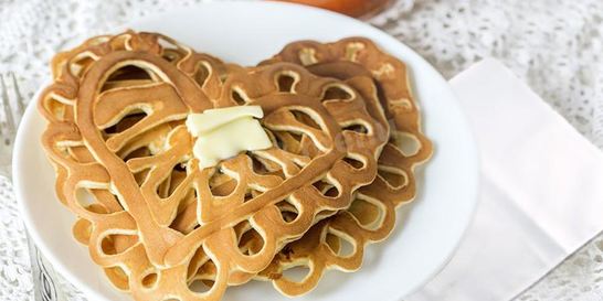 Блины на кефире с кипятком тонкие ажурные