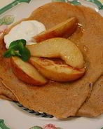 Блины на пиве с грушевым соусом