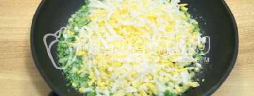 блины с луком и яйцом. Шаг 9