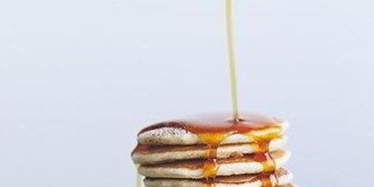 Канадские панкейки с кленовым сиропом