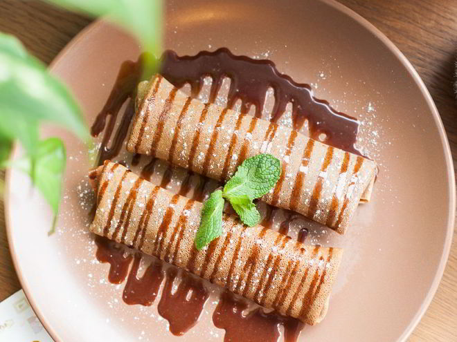 Рецепт шоколадных блинов с бананом