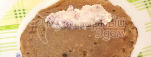 шоколадные блины с творогом и клубникой. Шаг 7