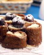 Шоколадные блины со сливочной начинкой