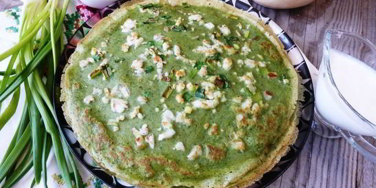 Шпинатные блины с припеком из яйца и зеленого лука