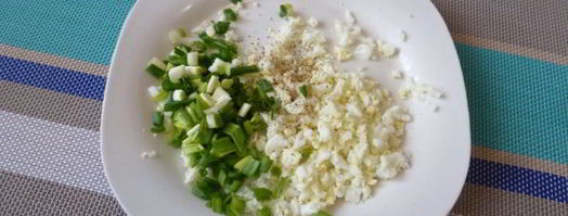 шпинатные блины с припеком из яйца и зеленого лука. Шаг 3