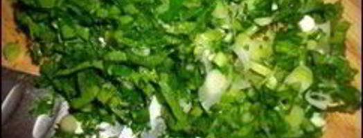 тонкие блины с начинкой и соусом из свежих томатов. Шаг 3