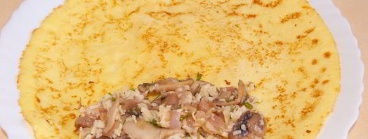 яичные блинчики с курицей и грибами. Шаг 4