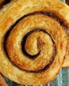 Аппетитные сдобные булочки с корицей