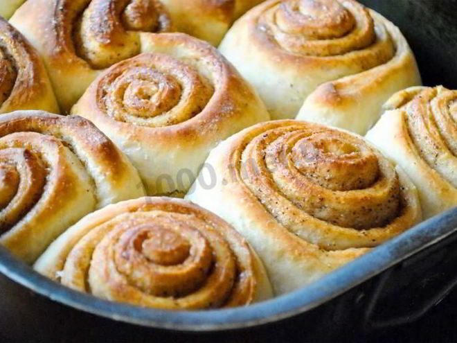 Рецепт булочек без молока с корицей