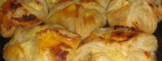 булочки из слоеного теста с творогом. Шаг 5