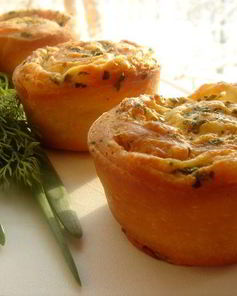 Булочки с чесноком, сыром и пряными травами