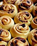 Булочки с изюмом и корицей