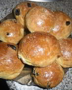 Булочки с изюмом