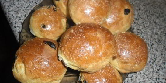 Булочки с изюмом