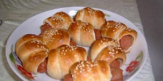Булочки с колбасой