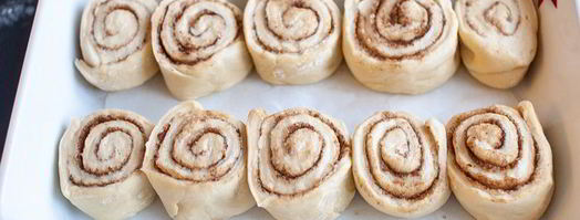 булочки с корицей, карамельным соусом и орехами пекан. Шаг 4