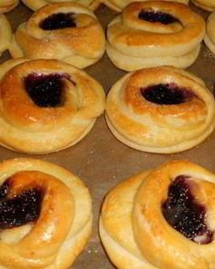 Булочки с вареньем в духовке