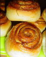 Булочки с яблоками, изюмом и сгущенным молоком