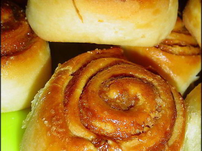 Рецепт булочек с яблоками, изюмом и сгущенным молоком