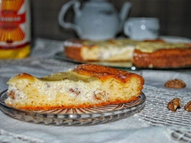 Рецепт быстрой ватрушки с творогом и карамельным соусом