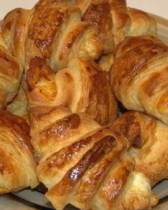 Круассаны из слоеного дрожжевого теста