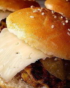 Курочка на булочке с кунжутом