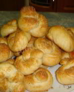 Медовые плюшки с сахаром из дрожжевого теста