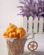 Мини-круассаны с копченой форелью