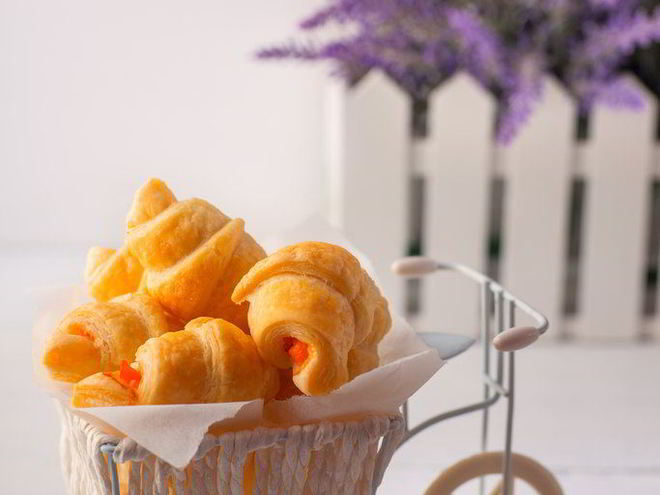 Рецепт мини-круассанов с копченой форелью