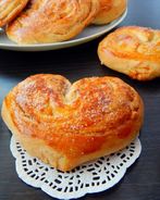 Плюшки с корицей и сахаром