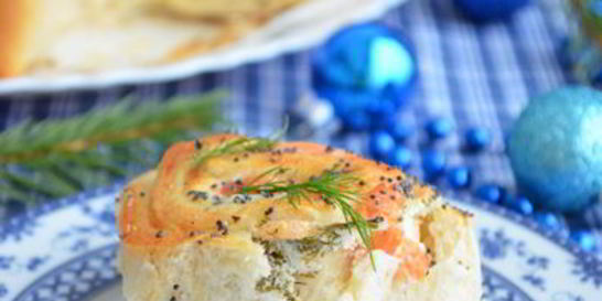 Праздничные булочки с копченым лососем и креветками