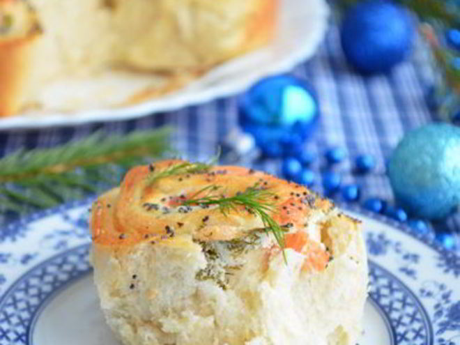 Рецепт праздничных булочек с копченым лососем и креветками