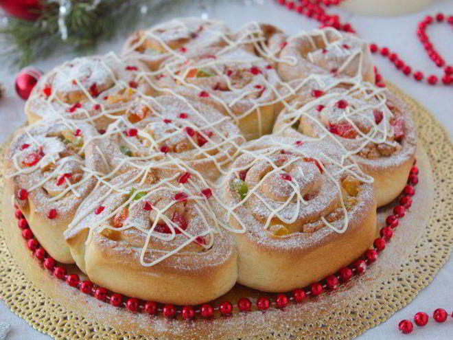 Рецепт праздничных булочек с марципаном и цукатами